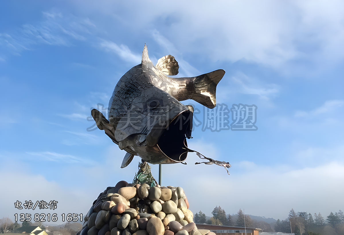 不銹鋼張嘴鯉魚雕塑